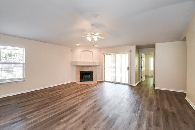 Building Photo - 732 Dewdrop Loop