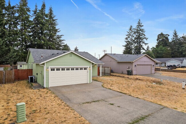 Foto del edificio - Updated Rambler Near JBLM For Rent!