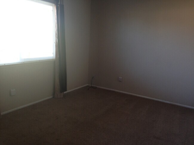 Foto del edificio - 3351 S Field St