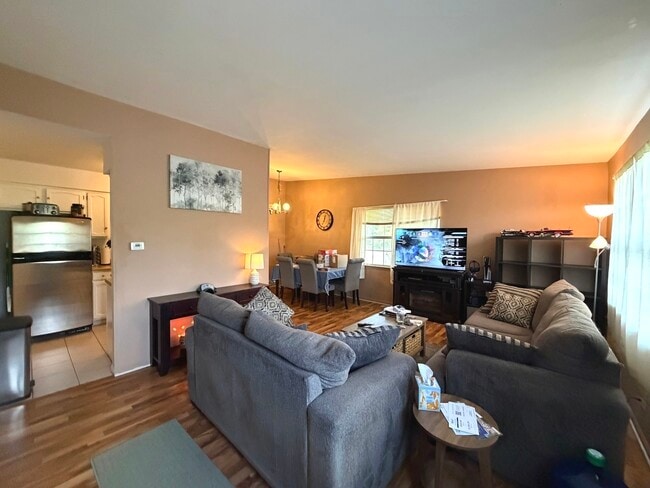 Foto del edificio - 301 Cherrywood Ct