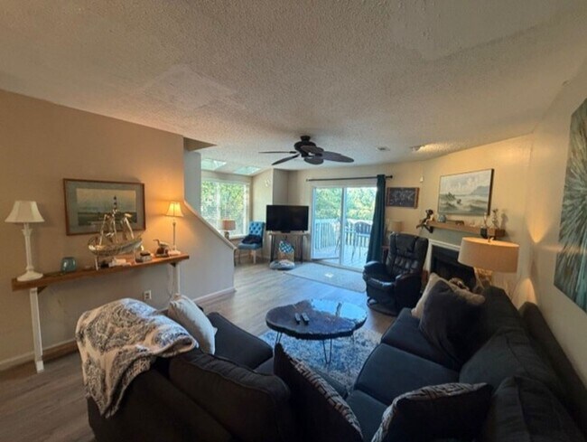 Foto del edificio - 801 Seawinds Ln