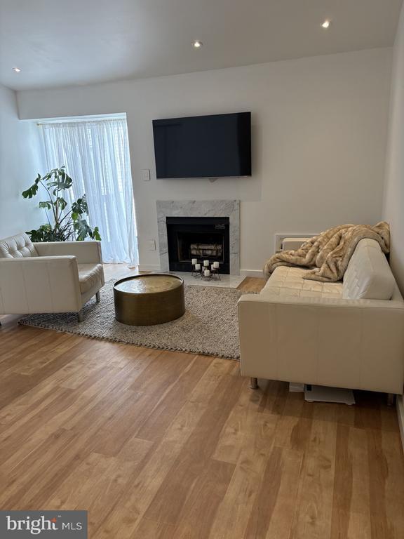 Foto del edificio - 2021 Lucas Ln