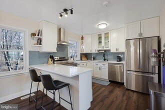 Building Photo - 3290 Applegate Ct