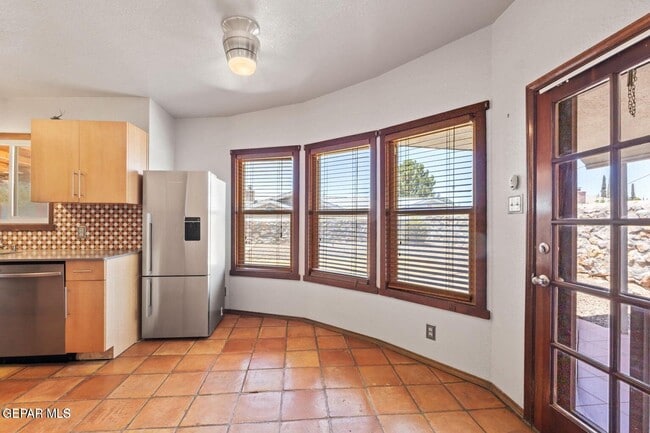 Building Photo - 903 Agua Caliente Dr