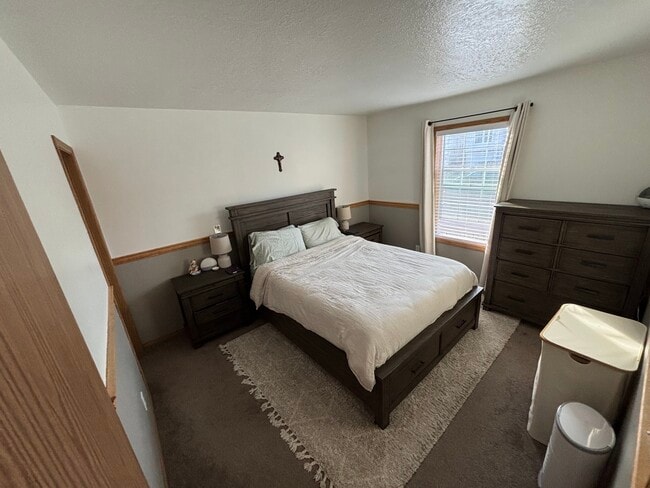 Foto del edificio - 1330 N Creekside Ln