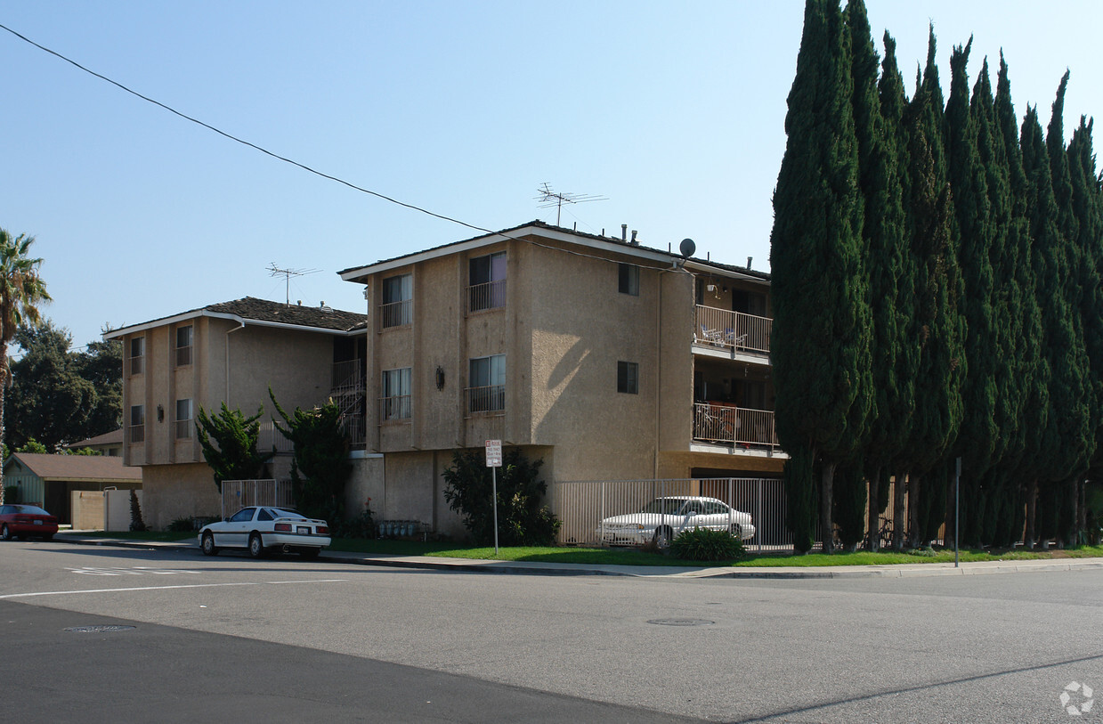 Primary Photo - 8142 Bishop Ave