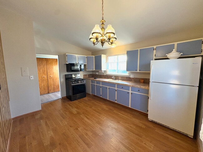 Building Photo - 37252 Belcrest Dr