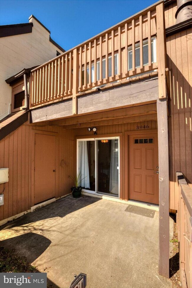 Building Photo - 3946 Woodhue Pl