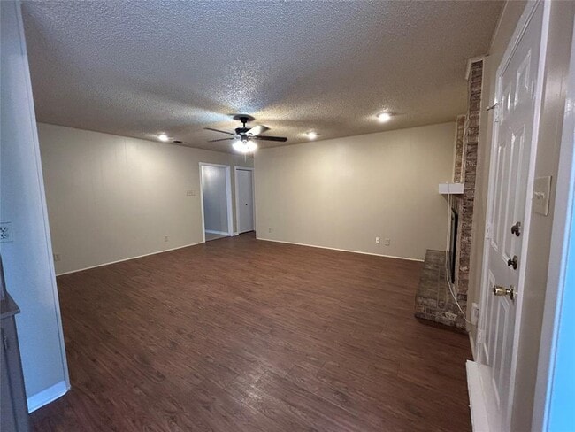 Building Photo - 1805 Broadmoor Dr