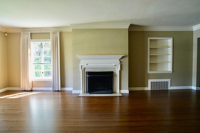 Building Photo - Charming & Spacious 3BR/2BA Lower-Level Ho...