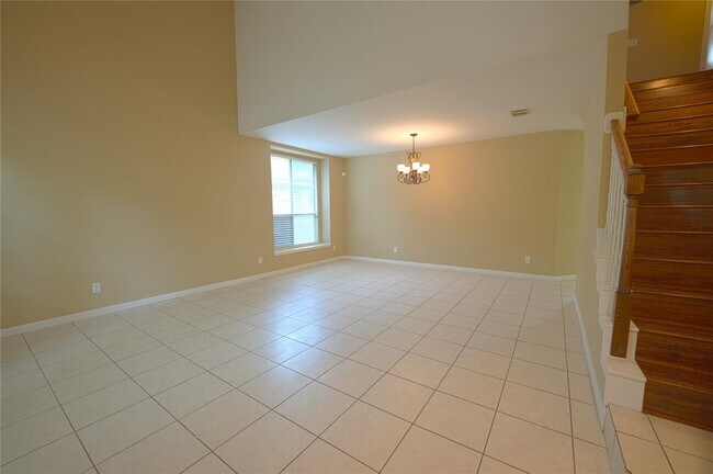 Building Photo - 4818 Silverlake Dr