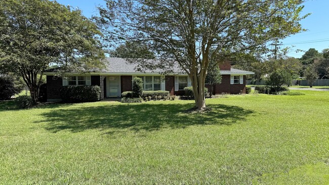 Building Photo - 500 Chickasaw Dr