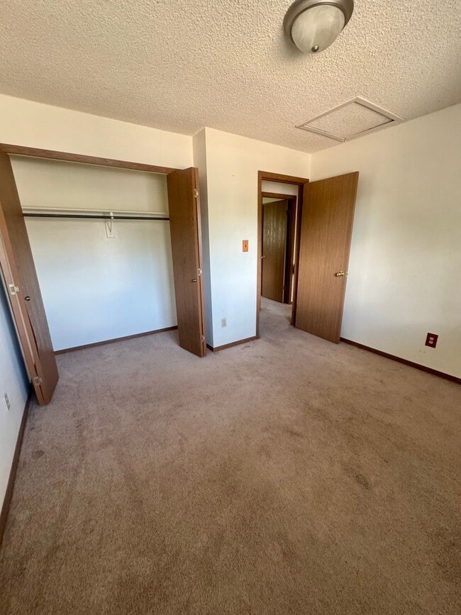 Building Photo - Lovely 3 bedroom 2 bath in North Colorado ...