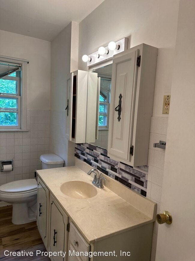 Building Photo - 2 br, 1.5 bath House - 616 16th Ave SW