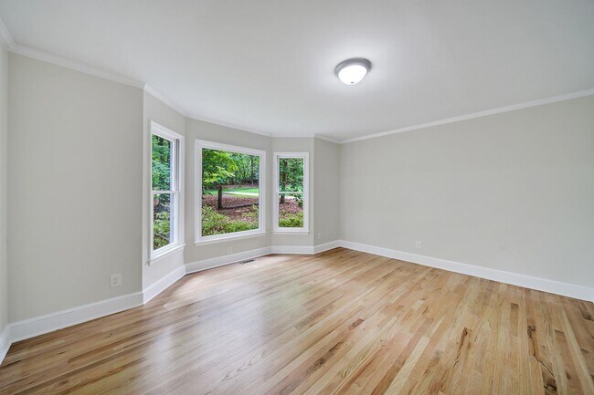 Foto del edificio - Beautiful Five Bed Three and Half Bath Hom...