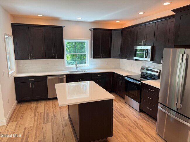 Foto del edificio - 492 Clifton Park Center Rd