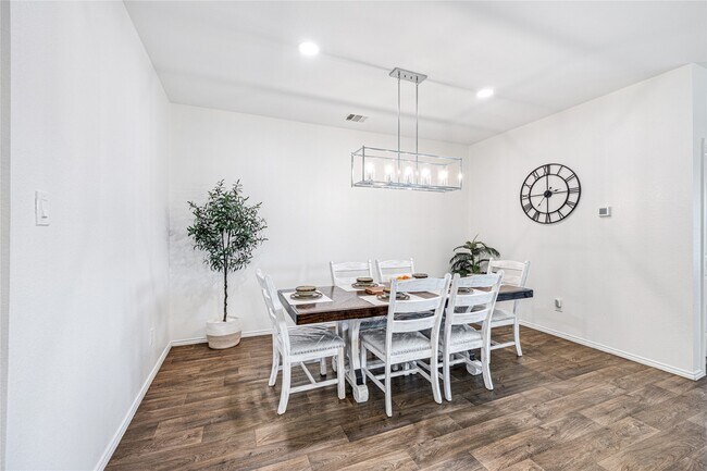 Foto del edificio - 22627 Petrizzi Ln