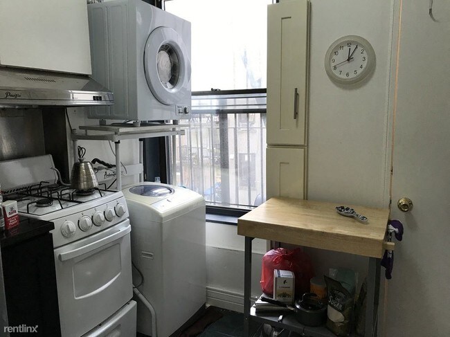 Building Photo - 2 br, 1 bath Apartment - 211 E Broadway