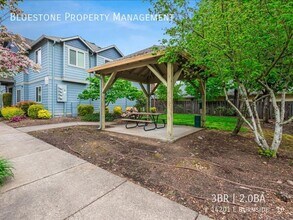 Building Photo - 14201 E Burnside St