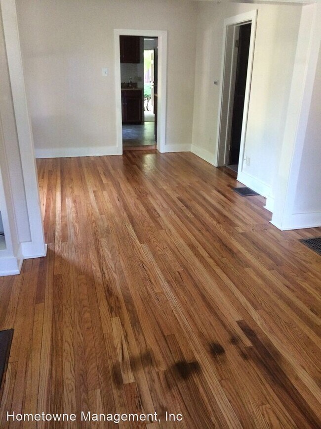Building Photo - 3 br, 1.5 bath House - 1903 Goss Street #6