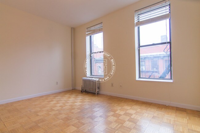 Building Photo - 162 Allen St