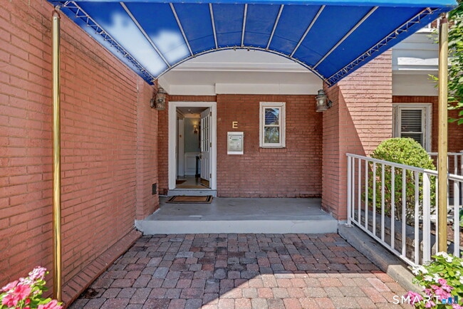 Building Photo - 43 Harbor Dr