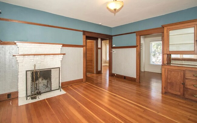 Foto del edificio - 3 Bed, 1 Bath Home by Downtown!