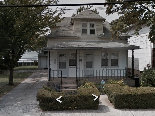 Building Photo - 438 Oakley Avenue