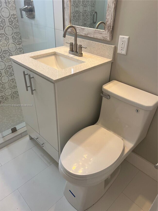 Building Photo - 1050 SW 11th St