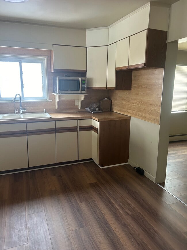 Foto del edificio - 8040 Maple St