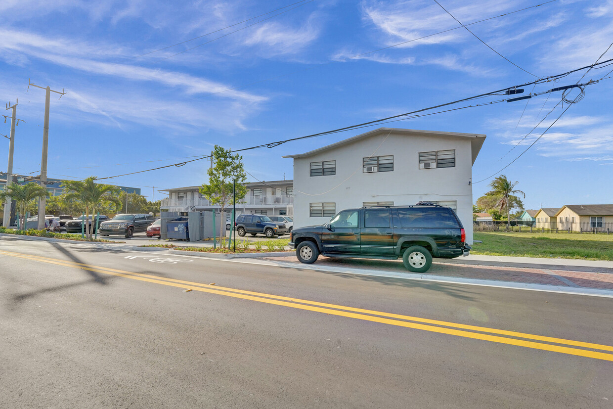 Primary Photo - CITY CENTER APTS