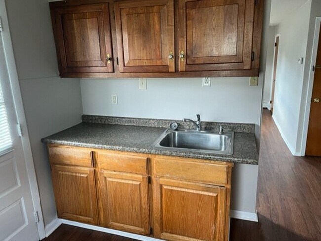 Foto del edificio - 361 Colonial Rd