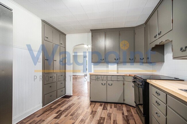 Foto del edificio - 114 E Maple St