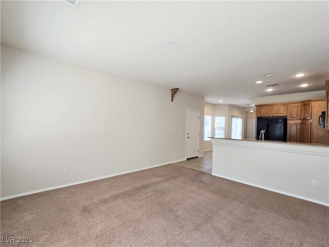 Foto del edificio - 8151 Base Camp Ave