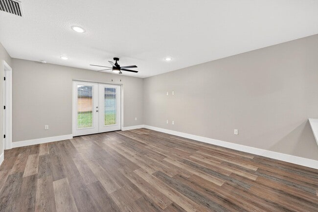 Building Photo - 32629 Vista Ave