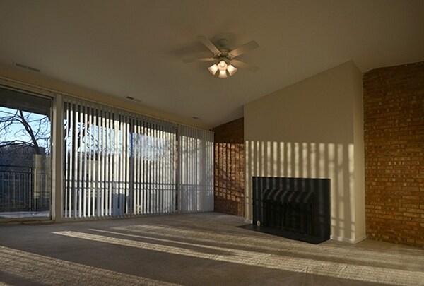 Building Photo - 6008 E Lake Dr