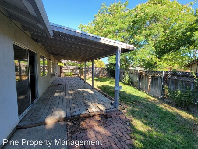 Building Photo - 3 br, 2 bath House - 2015 Quartz Way