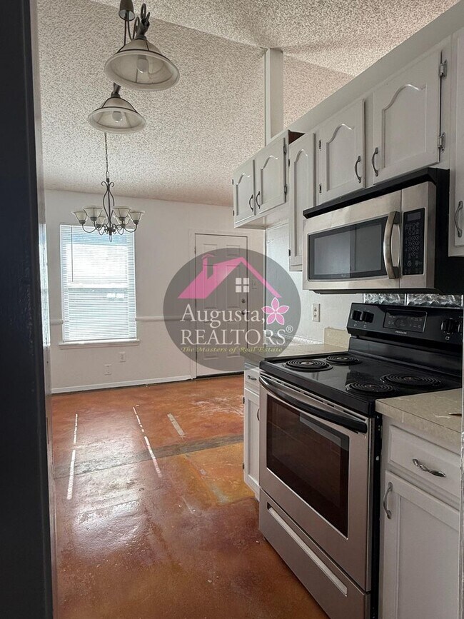 Building Photo - Gorgeous 4 bedroom house in the Wylie District!