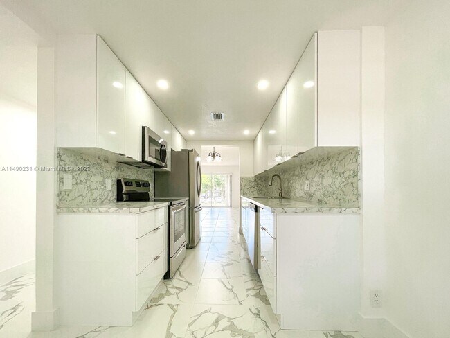 Foto del edificio - 1100 SW 128th Terrace