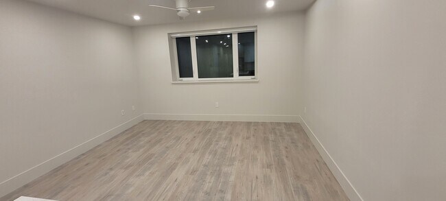 Photo du bâtiment - 5813 Canada Way