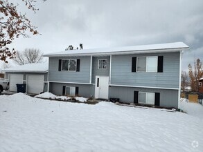 Building Photo - 402 20th Ave W