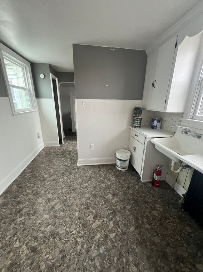 Building Photo - 156 S Richland Ave