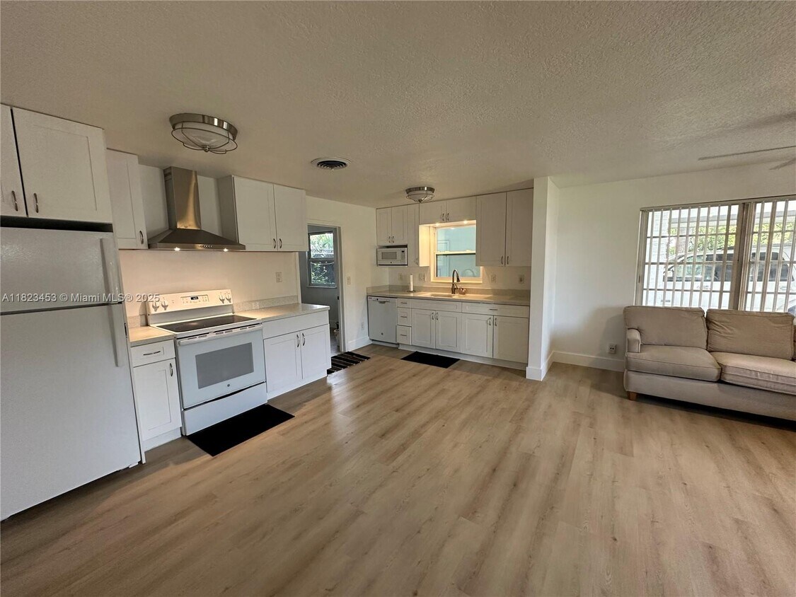 Foto principal - 201 E 28th St