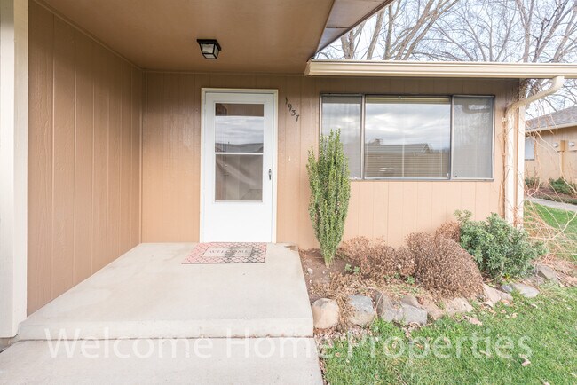 Building Photo - Beautiful 2 Bedroom Home in Quiet Neighborhood