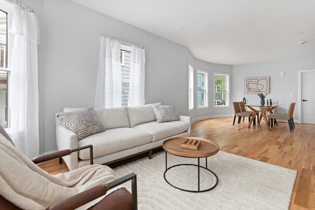 Foto principal - 36 Burnside Ave