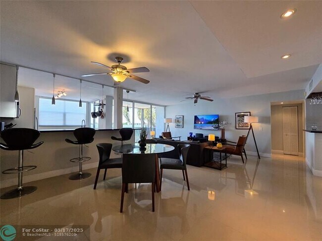 Foto del edificio - 106 Lake Emerald Dr