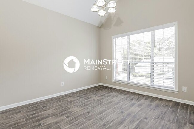 Foto del edificio - 5 Bedroom Pet-Friendly Home in Fayettevill...