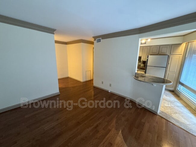 Building Photo - 201 Acklen Park Dr