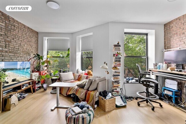 Foto del edificio - 594 MacDonough St