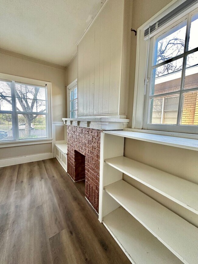 Building Photo - 1 Bedroom Near Downtown San Angelo!!